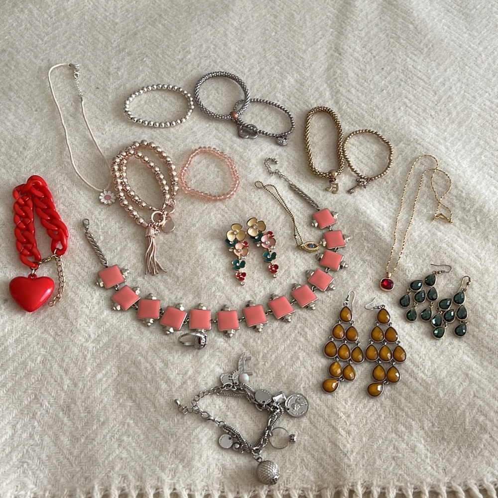 Jewelry bundle - Picture 12 of 16